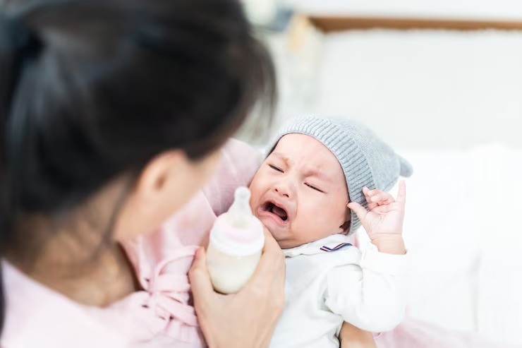 kenapa bayi rewel, kebiasaan orang tua yang bikin bayi tidak nyaman, bayi tidak suka diseka, bayi tidak suka dimandikan, tips mengatasi bayi menangis, hal yang membuat bayi marah